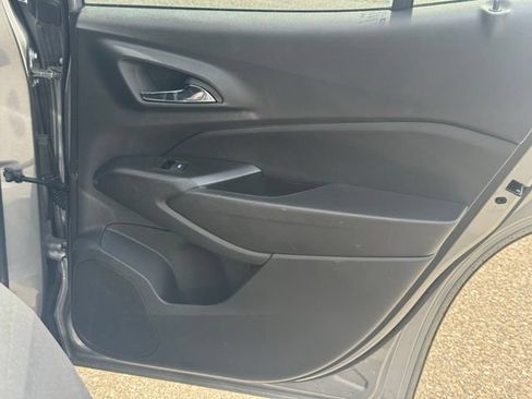 Used 2025 Chevrolet Trax RS w/ Sunroof Package FWD image 26