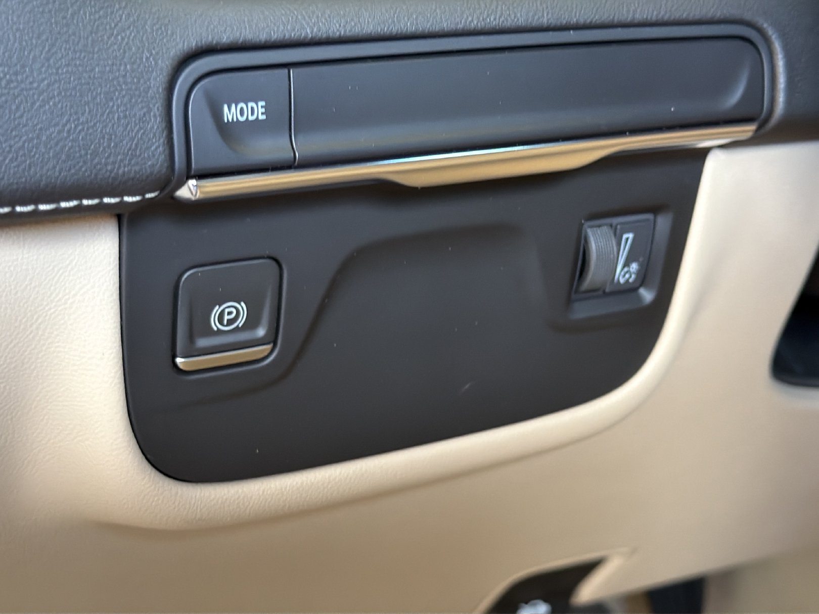 Certified 2022 Cadillac Escalade Premium Luxury RWD image 22