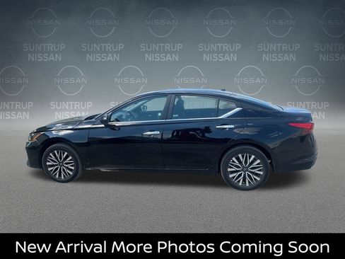 Certified 2025 Nissan Altima 2.5 SV AWD/4WD image 2