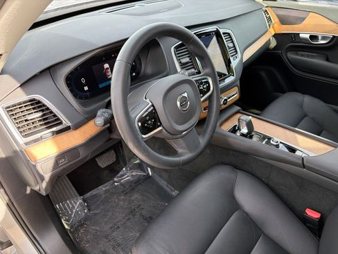 Used 2023 Volvo XC90 B6 Plus image 26