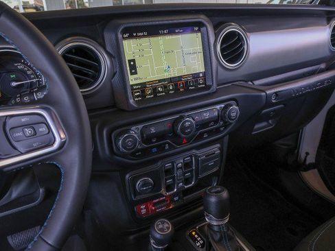 Used 2023 Jeep Wrangler Unlimited Rubicon 4xe AWD/4WD image 12