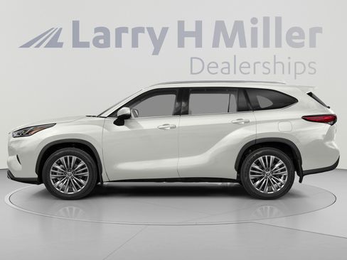 Used 2021 Toyota Highlander Platinum FWD image 3