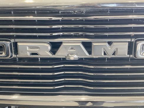 Used 2019 RAM 2500 Laramie w/ Black Appearance Package image 10