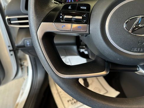 Used 2023 Hyundai Elantra SE image 10