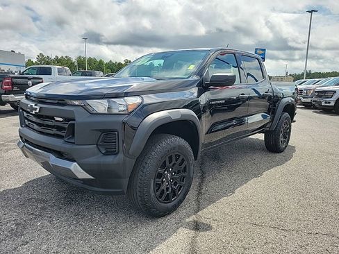 Used 2024 Chevrolet Colorado Trail Boss w/ Advanced Trailering Package AWD/4WD image 1
