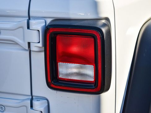 Used 2024 Jeep Wrangler Sport S image 7