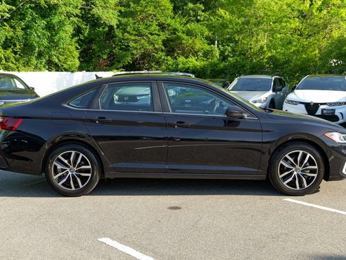 Used 2025 Volkswagen Jetta SE w/ Sunroof Package FWD image 8