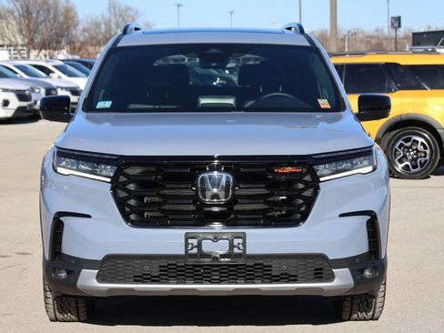 Used 2025 Honda Pilot TrailSport image 5