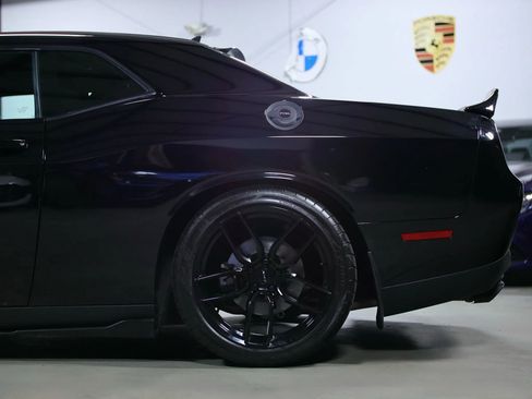 Used 2016 Dodge Challenger R/T image 23
