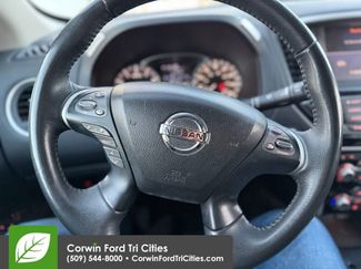 Used 2018 Nissan Pathfinder SV video 2