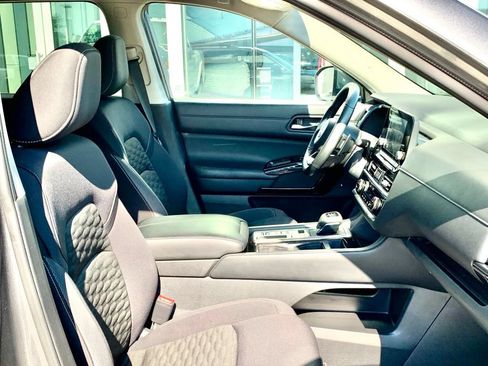 Used 2022 Nissan Pathfinder SV FWD image 26