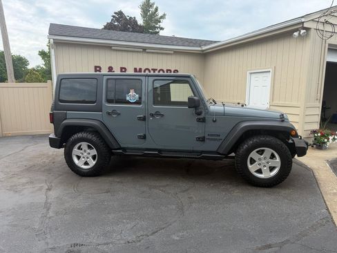Used 2015 Jeep Wrangler Unlimited Sport w/ Quick Order Package 24S AWD/4WD image 2