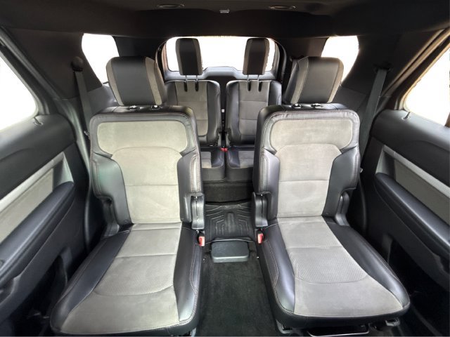 Used 2017 Ford Explorer XLT w/ Equipment Group 202A AWD/4WD image 16
