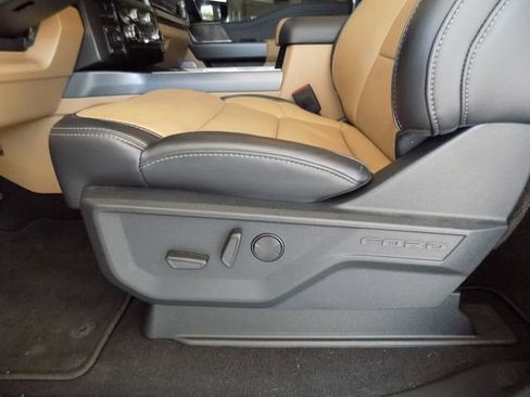 Used 2025 Ford F350 Lariat w/ Lariat Ultimate Package AWD/4WD image 28