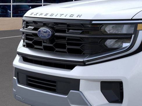 New 2025 Ford Expedition Max Platinum w/ Driver's Package image 18