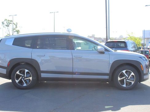 New 2026 Hyundai Ioniq 9 SE image 6