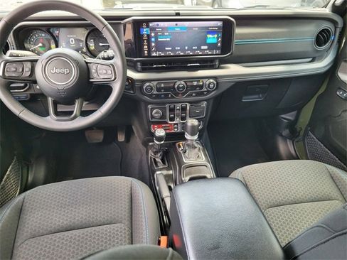 Used 2024 Jeep Wrangler Unlimited Rubicon 4xe image 15