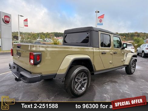 New 2025 Jeep Gladiator Sport image 4