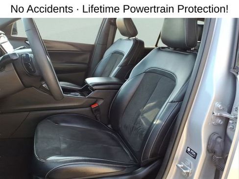 Used 2023 Jeep Grand Cherokee Altitude AWD/4WD image 12