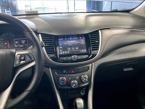 Used 2022 Chevrolet Trax LT w/ Driver Confidence Package AWD/4WD image 18