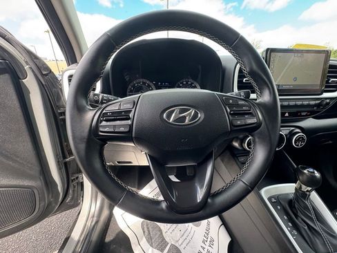 Used 2022 Hyundai Venue Limited FWD image 6