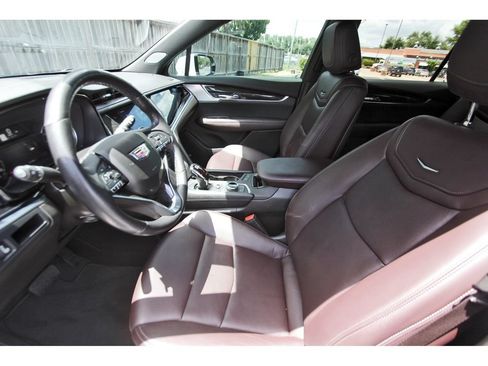 Used 2023 Cadillac XT6 Premium Luxury FWD image 16