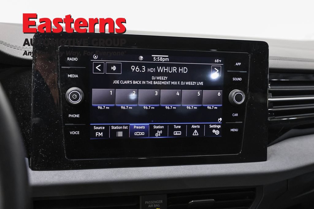 Used 2025 Volkswagen Jetta SE FWD image 20