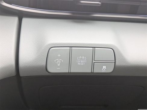 New 2025 Hyundai Elantra Limited image 21