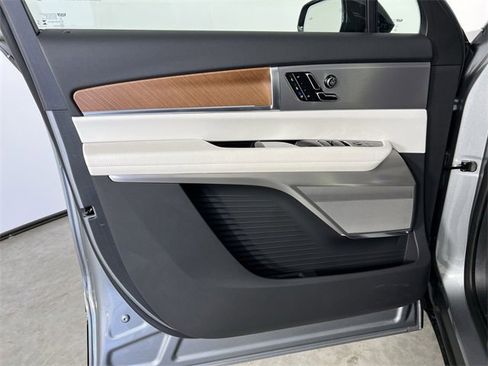 Used 2026 Cadillac Vistiq Sport image 23