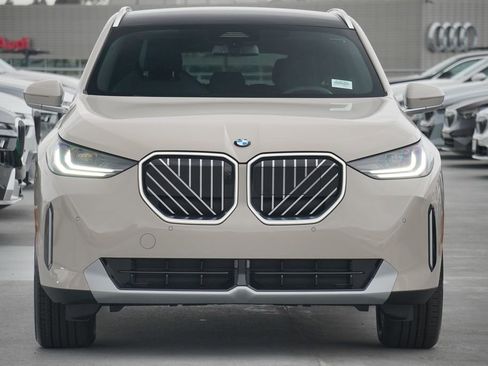 Used 2025 BMW X3 xDrive30i w/ Premium Package image 2