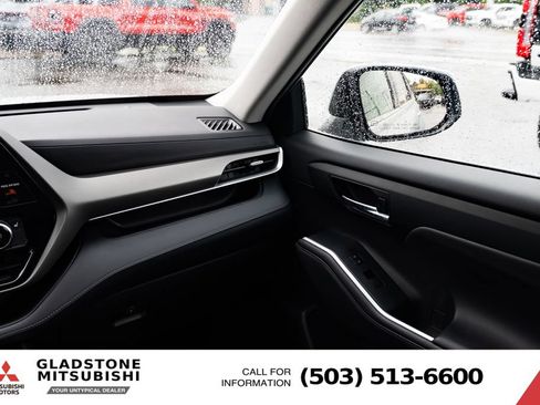 Used 2022 Toyota Highlander XLE AWD/4WD image 10