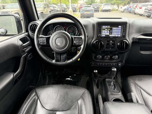 Used 2015 Jeep Wrangler Unlimited Sahara AWD/4WD image 18