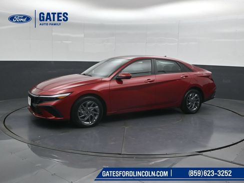 Used 2024 Hyundai Elantra SEL FWD image 7