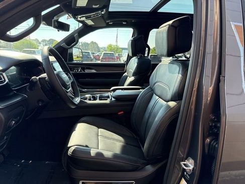 New 2026 Jeep Grand Wagoneer Summit w/ Premium Group III AWD/4WD image 9