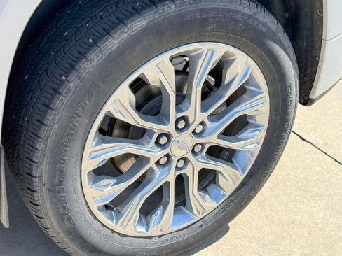 Used 2022 Chevrolet Traverse Premier image 16