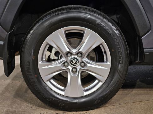 Used 2022 Toyota RAV4 XLE w/ Convenience Package image 17