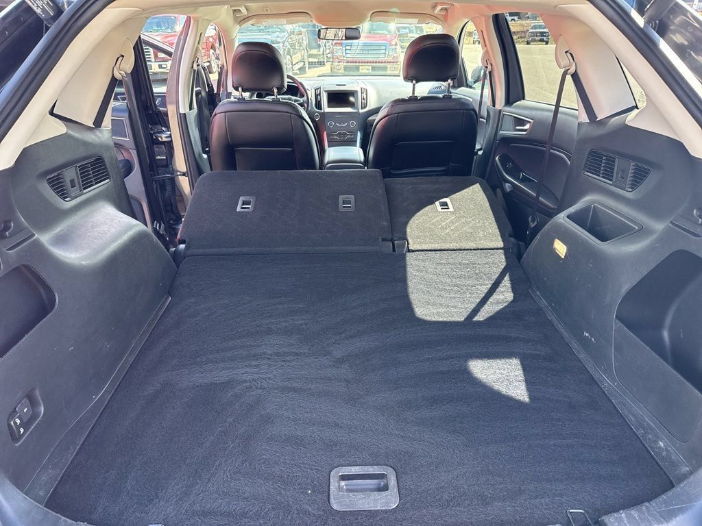 Used 2019 Ford Edge SEL w/ Cold Weather Package AWD/4WD image 5