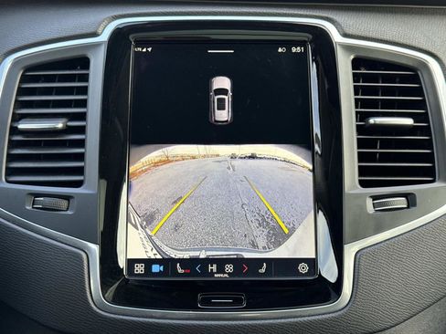 Used 2024 Volvo XC90 B5 Core w/ Protection Package Premier image 5