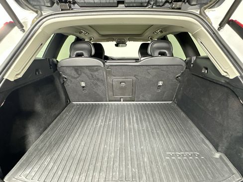 Used 2022 Volvo XC60 B5 Momentum w/ Protection Package Premier image 24