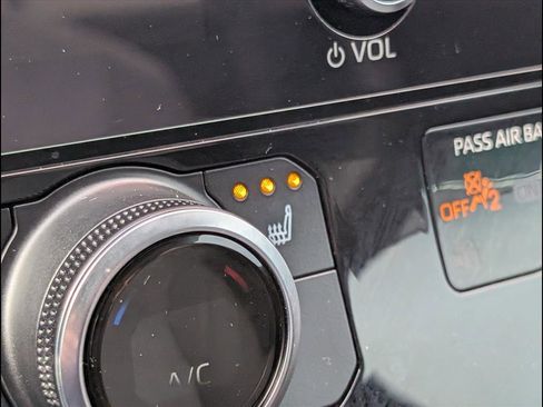 Used 2023 Toyota Highlander Bronze Edition image 19