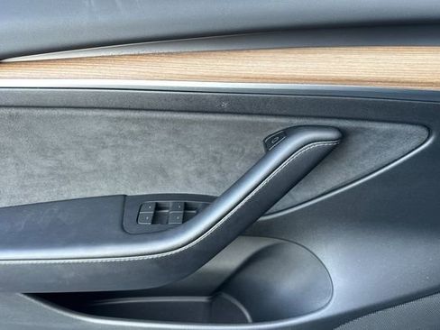 Used 2023 Tesla Model 3 Standard Range image 12