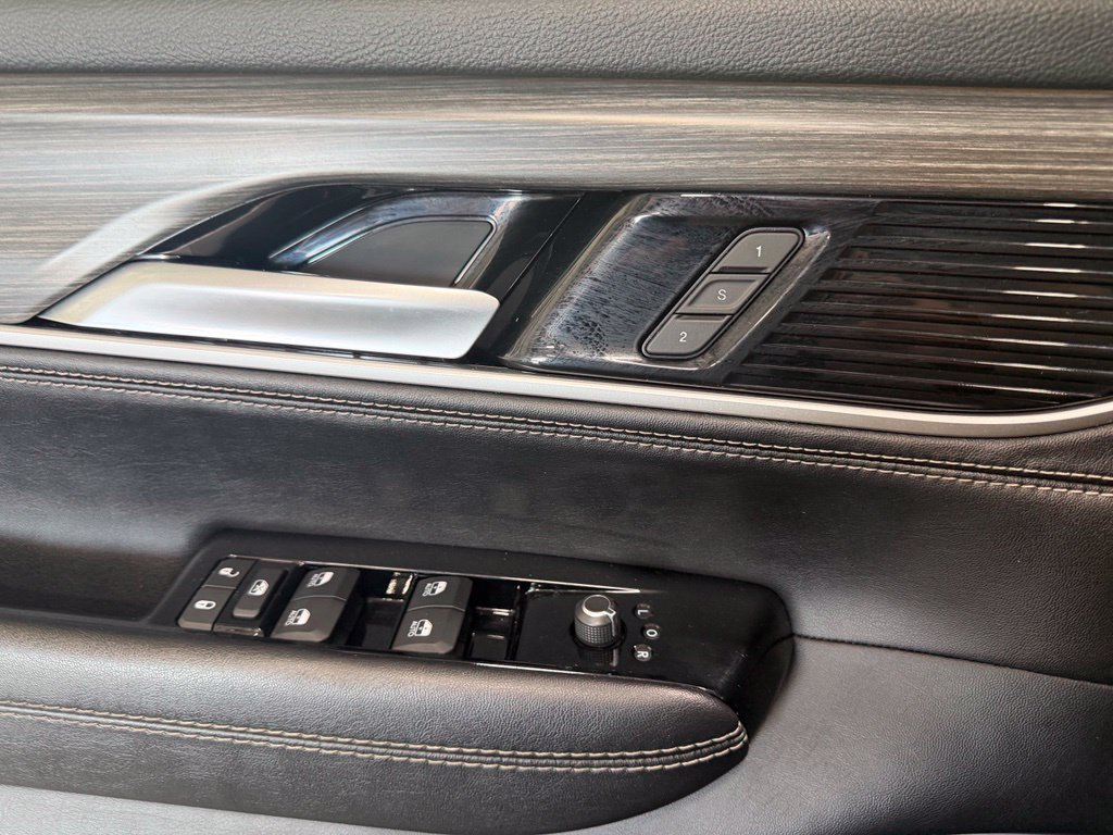 Used 2024 Jeep Wagoneer Series II AWD/4WD image 16