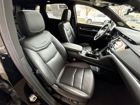 Certified 2025 Cadillac XT5 Premium Luxury image 28