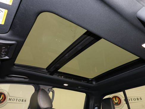 Used 2023 Nissan Titan PRO-4X w/ Pro-4x Convenience Package image 13