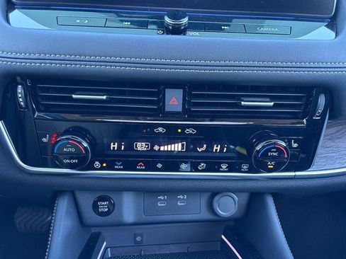 Used 2025 Nissan Rogue Platinum w/ Tech Package image 28