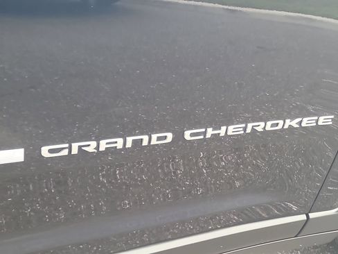 Certified 2023 Jeep Grand Cherokee Limited w/ Luxury Tech Group II AWD/4WD image 7