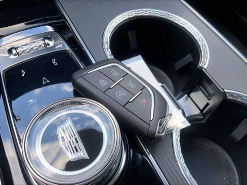 Used 2024 Cadillac Lyriq Luxury AWD/4WD image 11