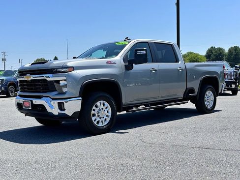 Used 2025 Chevrolet Silverado 2500 LT w/ Safety Package AWD/4WD image 2