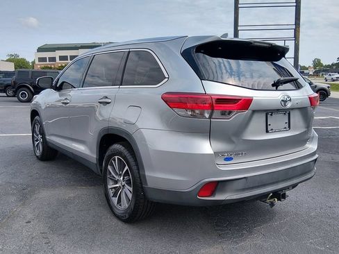 Used 2019 Toyota Highlander XLE FWD image 6