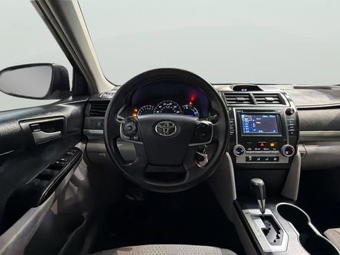 Used 2014 Toyota Camry LE image 16